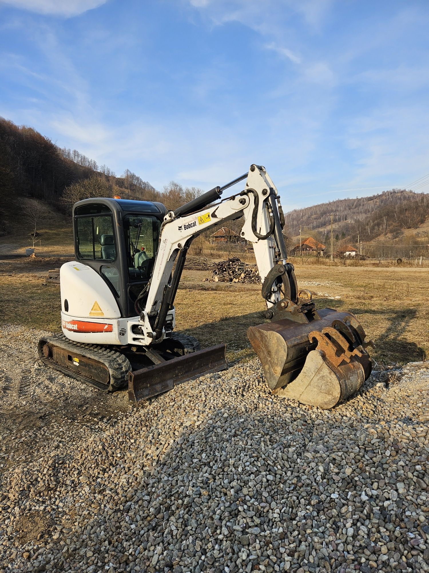 Miniexcavator Bobcat 425 2,6 t an 2009