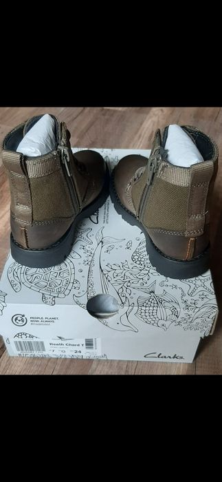 Нови боти Clarks за момче, 24н