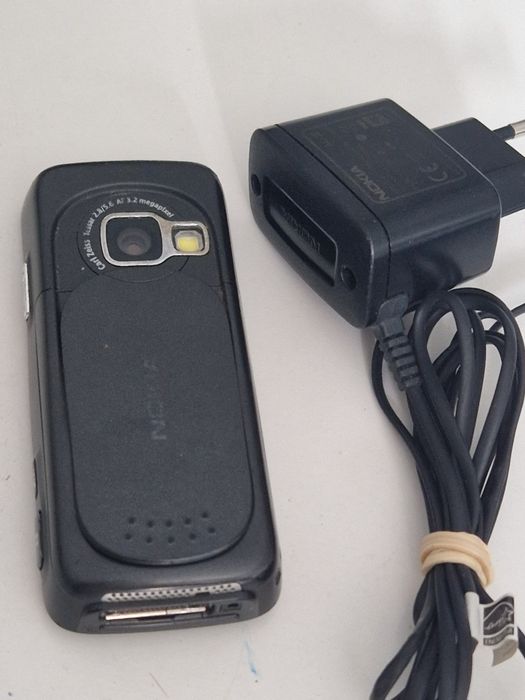 Telefon Nokia N73 cu o fisura micuța pe display stânga sus