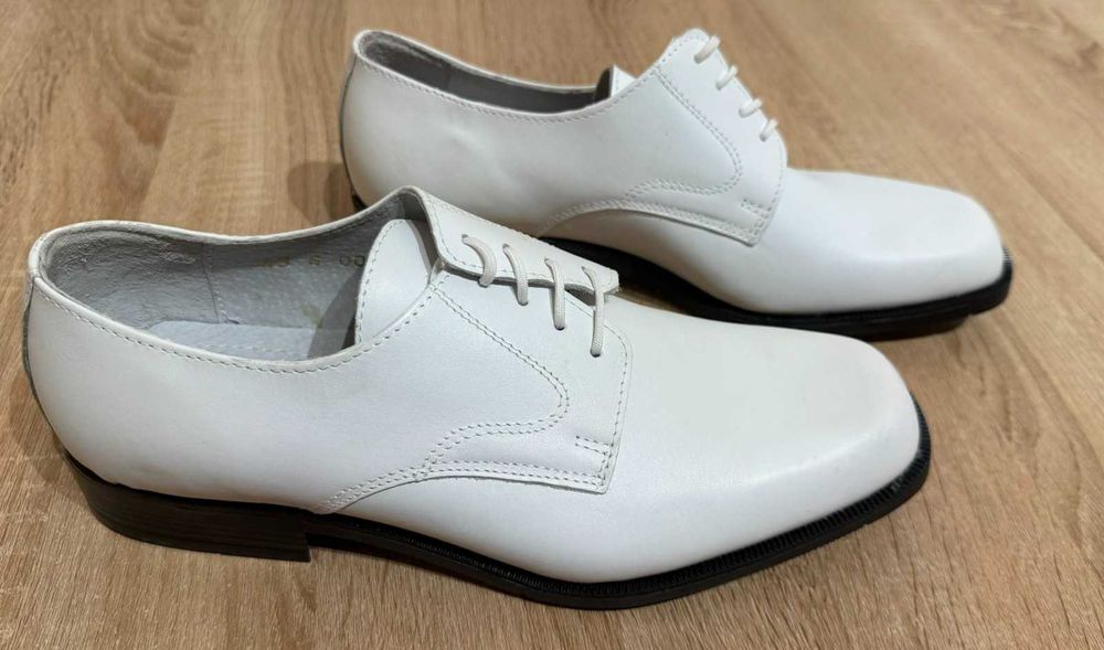 Чисто нови мъжки обувки от естествена кожа - 43 номер