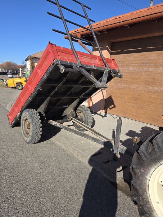 Remorca monoax basculabila pe spate