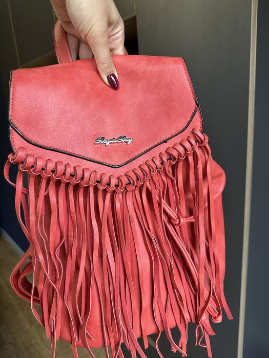 Кожена раница с ефектни ресни