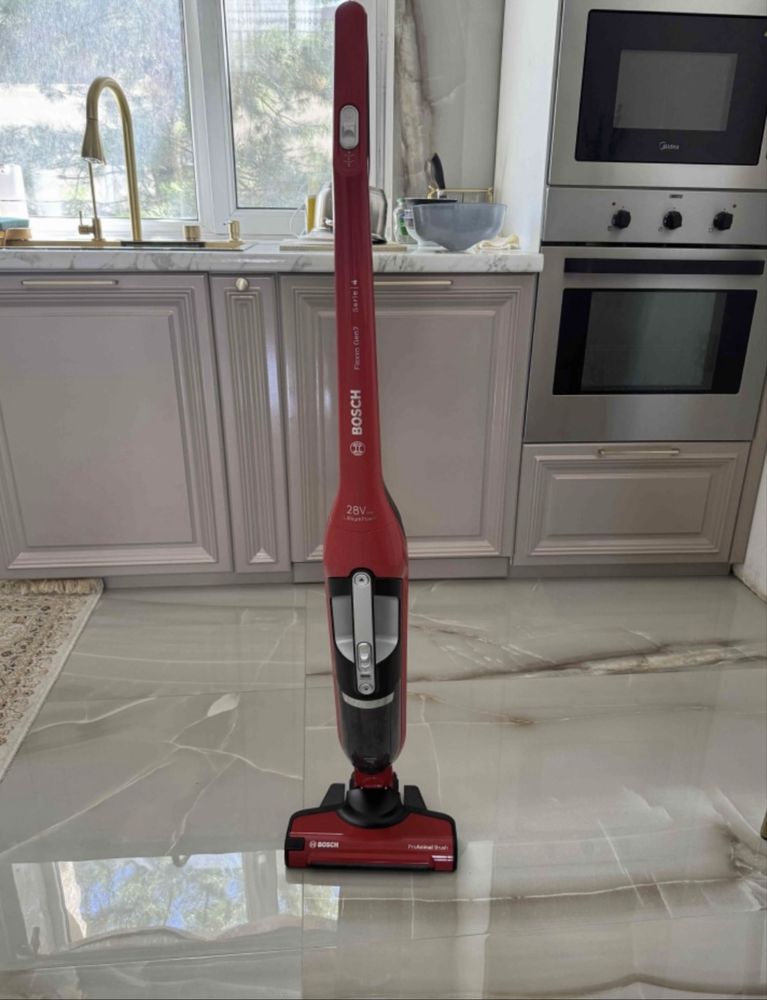 Пылесос Bosch BBH3ZOO28 красный