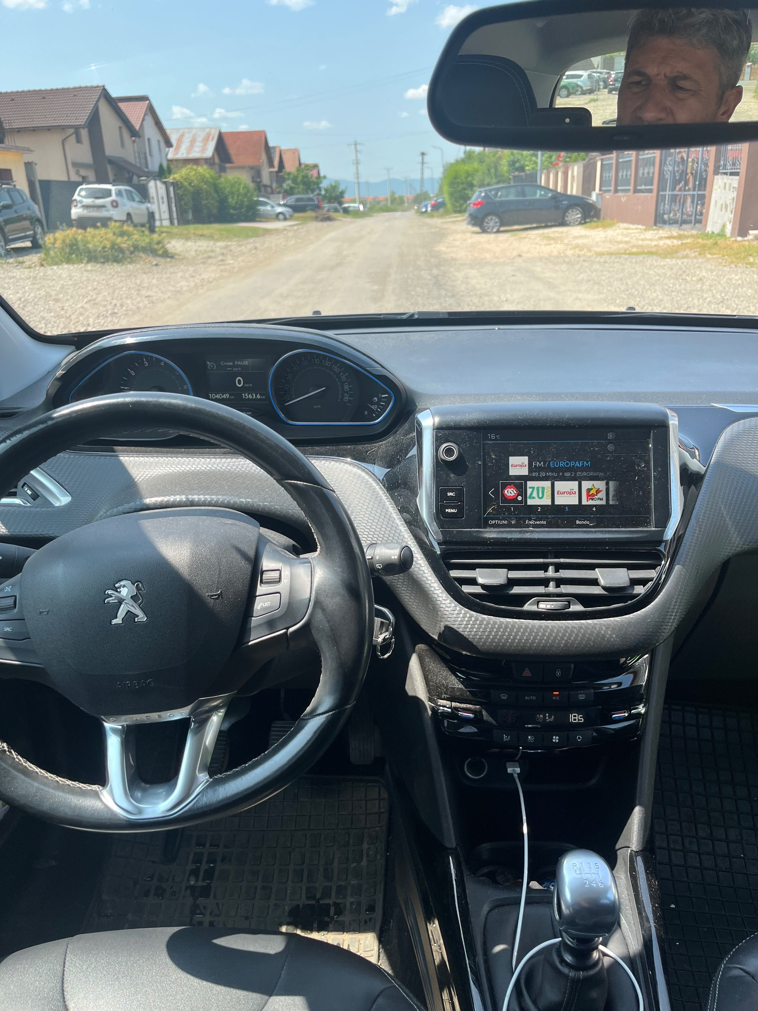 Se vinde Peugeot 2008