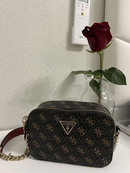 Оригинална дамска чанта Guess