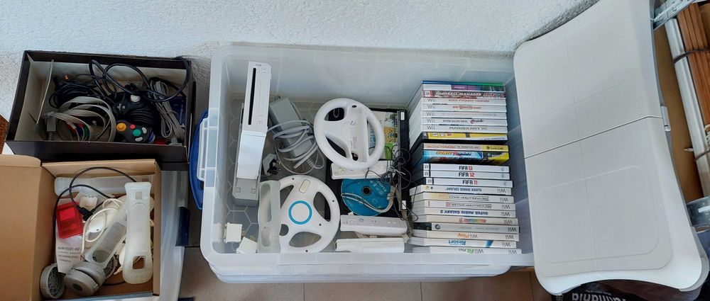 consola Nintendo Wii cu accesorii si jocuri