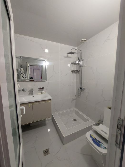 Унверсал уста 
Кафел + сокол 
Малярка обой 
Таркет ламинат 
Мебел пере