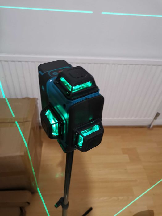 Nivela laser 16 linii 4 D cu trepied și Autonivelare