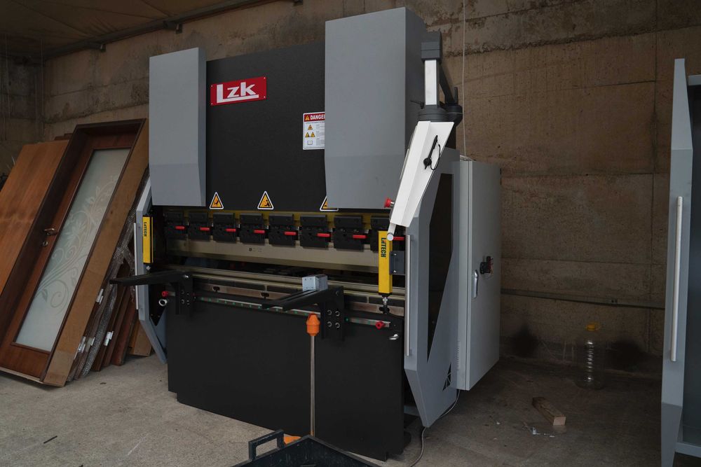 АБКАНТ CNC 1600 – 40 тона;  Абкант 3200 – 125 тона НОВИ налични