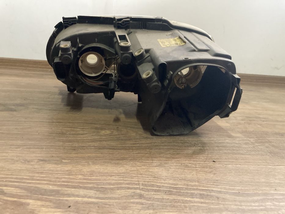 Десен фар за Volkswagen Touran / Фолксваген Туаран 2003г