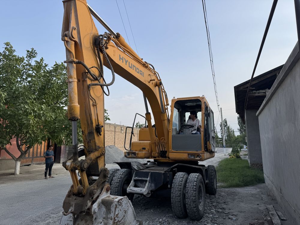 Hyundai 1400 exkavator sotiladi srochni arzon narxda