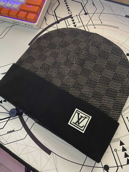 Caciula Louis Vuitton neagra