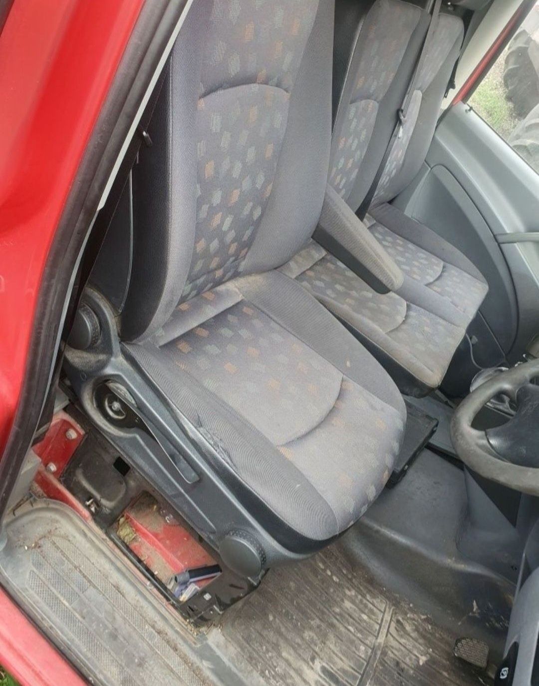Dezmembrez mercedes vito 309 cdi complet , orice piesa
Sau se vinde co