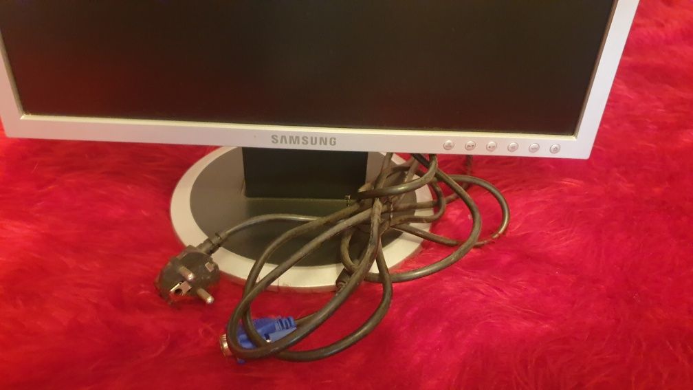Монитор Samsung SyncMaster 940N