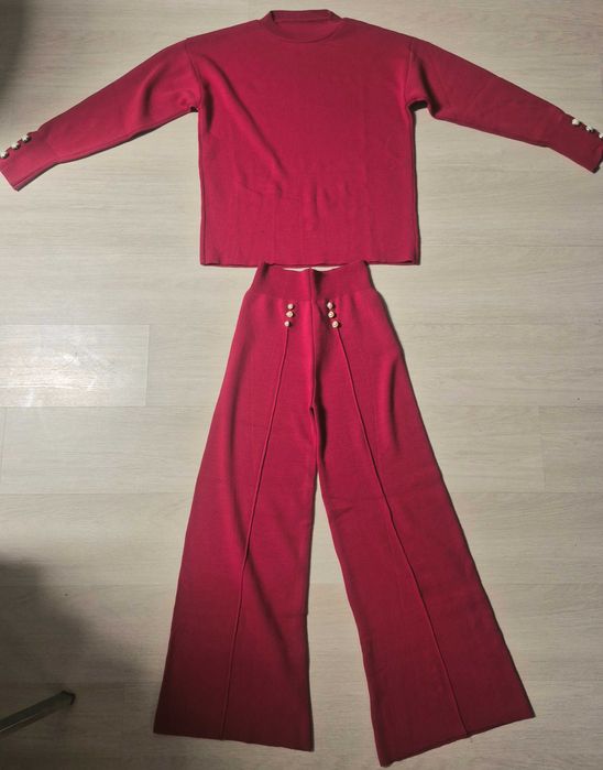 Compleu  dama casual tricotat . Marime universală.