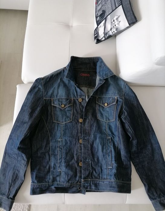 Vând geaca de blugi Cross,noua, calitate.