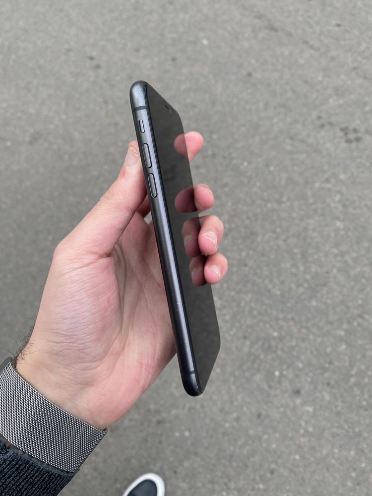 Продам Телефон Iphone 11 64Gb