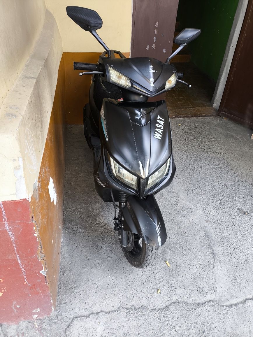 Skuter benzinli sotiladi