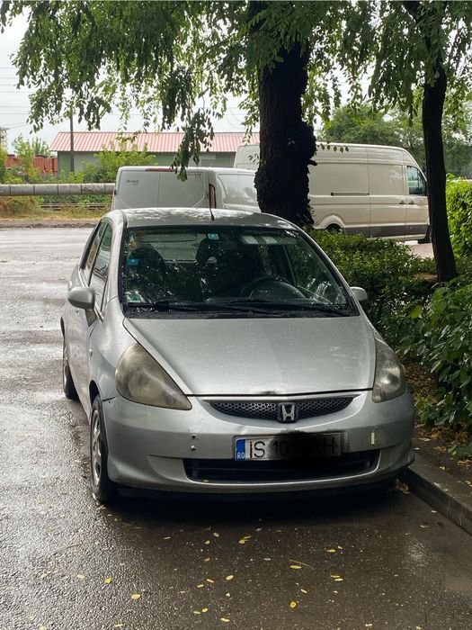Honda Jazz 1246cm benzina,2006,ac,servo oras,magic seats..