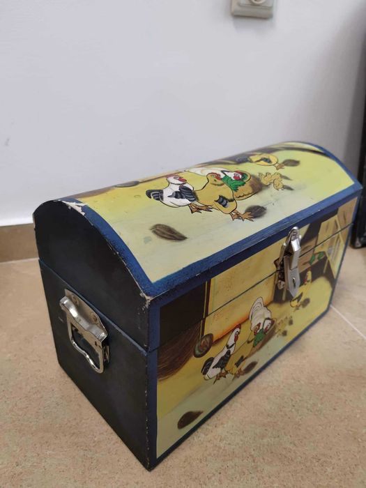 Малко сандъче с ретро мотиви