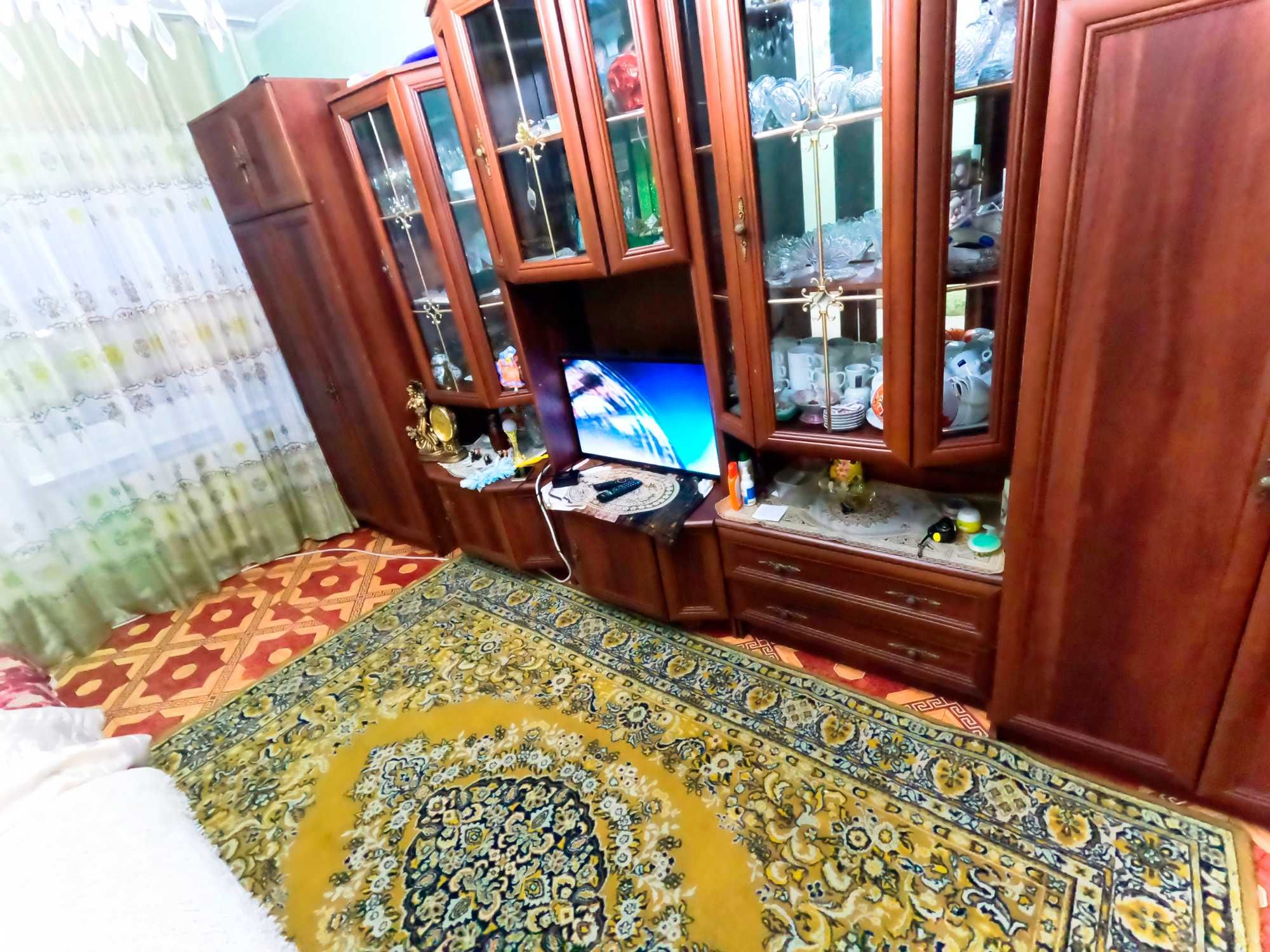 Продам красивую стенку из 5 шкафов,недорого,срочно, самовывоз