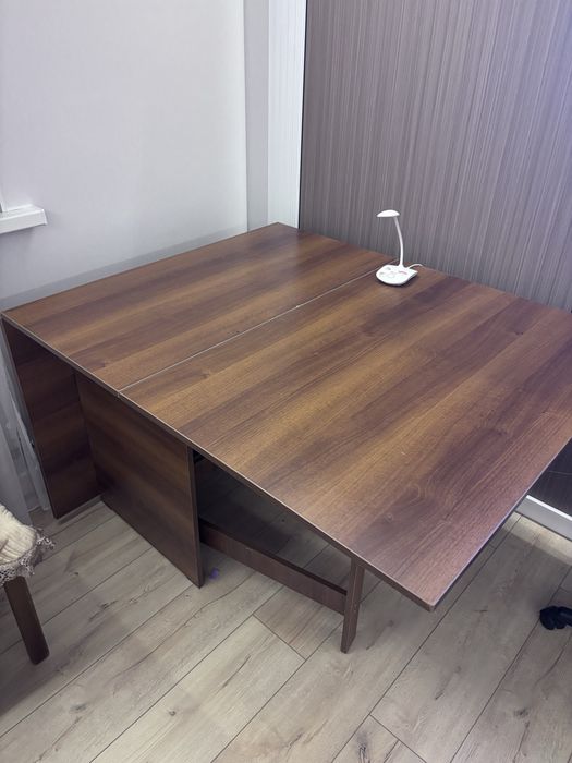 Продам стол книжку