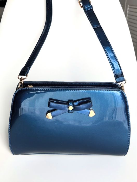 Малка чанта от син лак