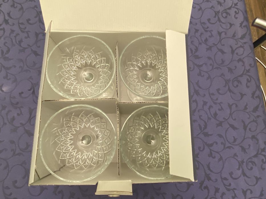 Set nou cu eticheta- cupe sampanie/cocktail