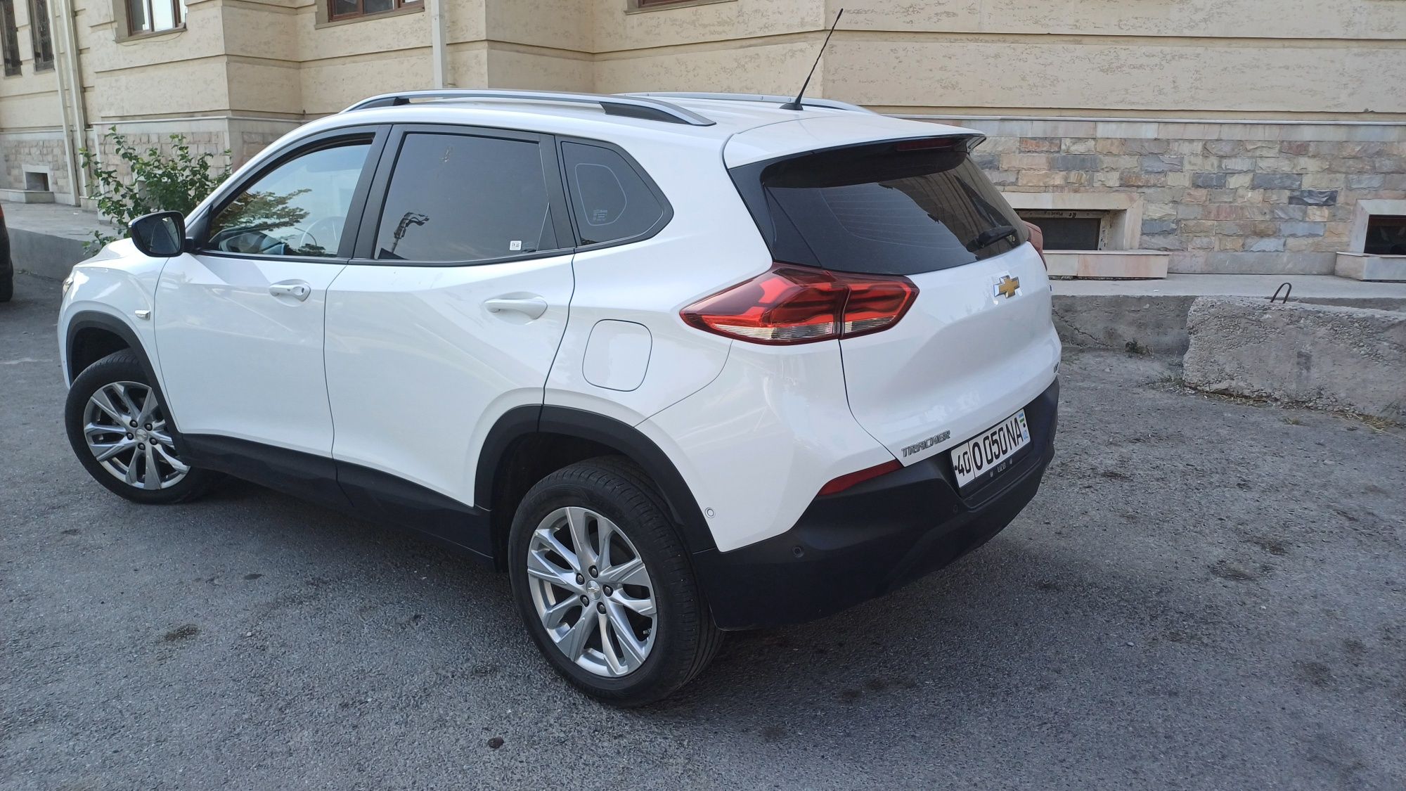 Treker 2  LTZ srochno sotiladi