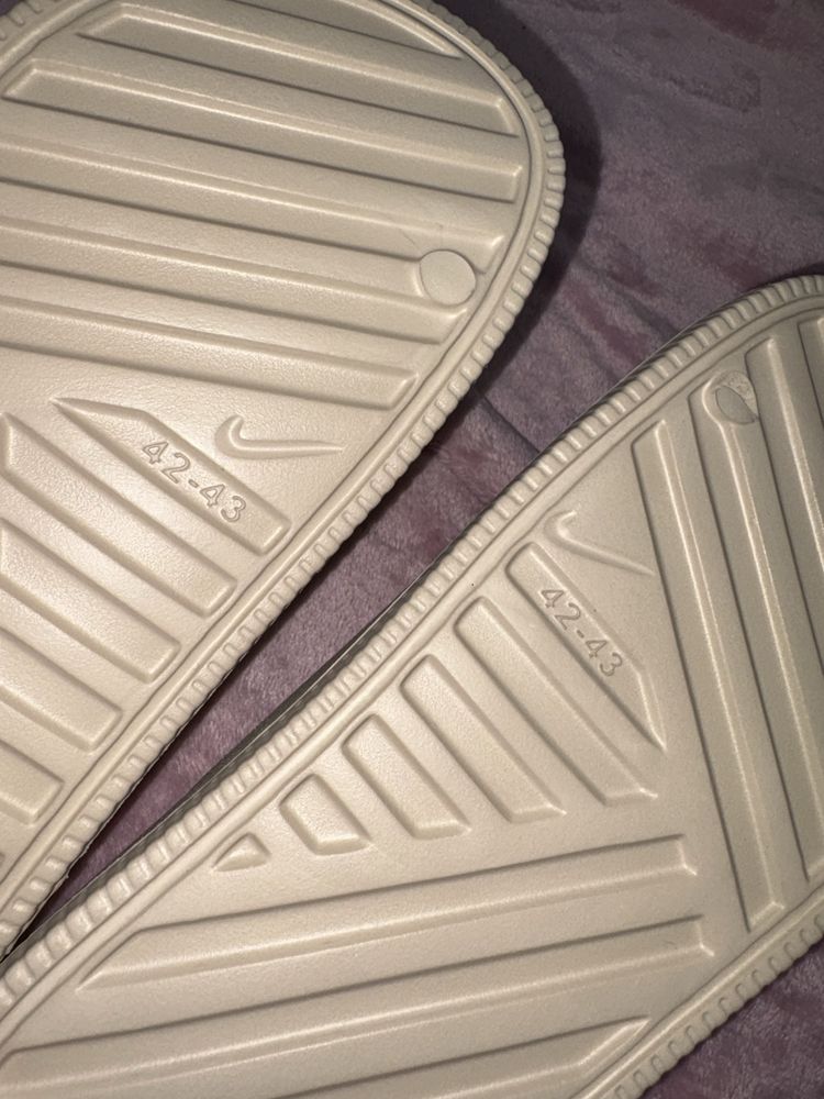 Papuci Nike bej crem maro alb 42-43 eticheta Șlapi Calm Slide sandale