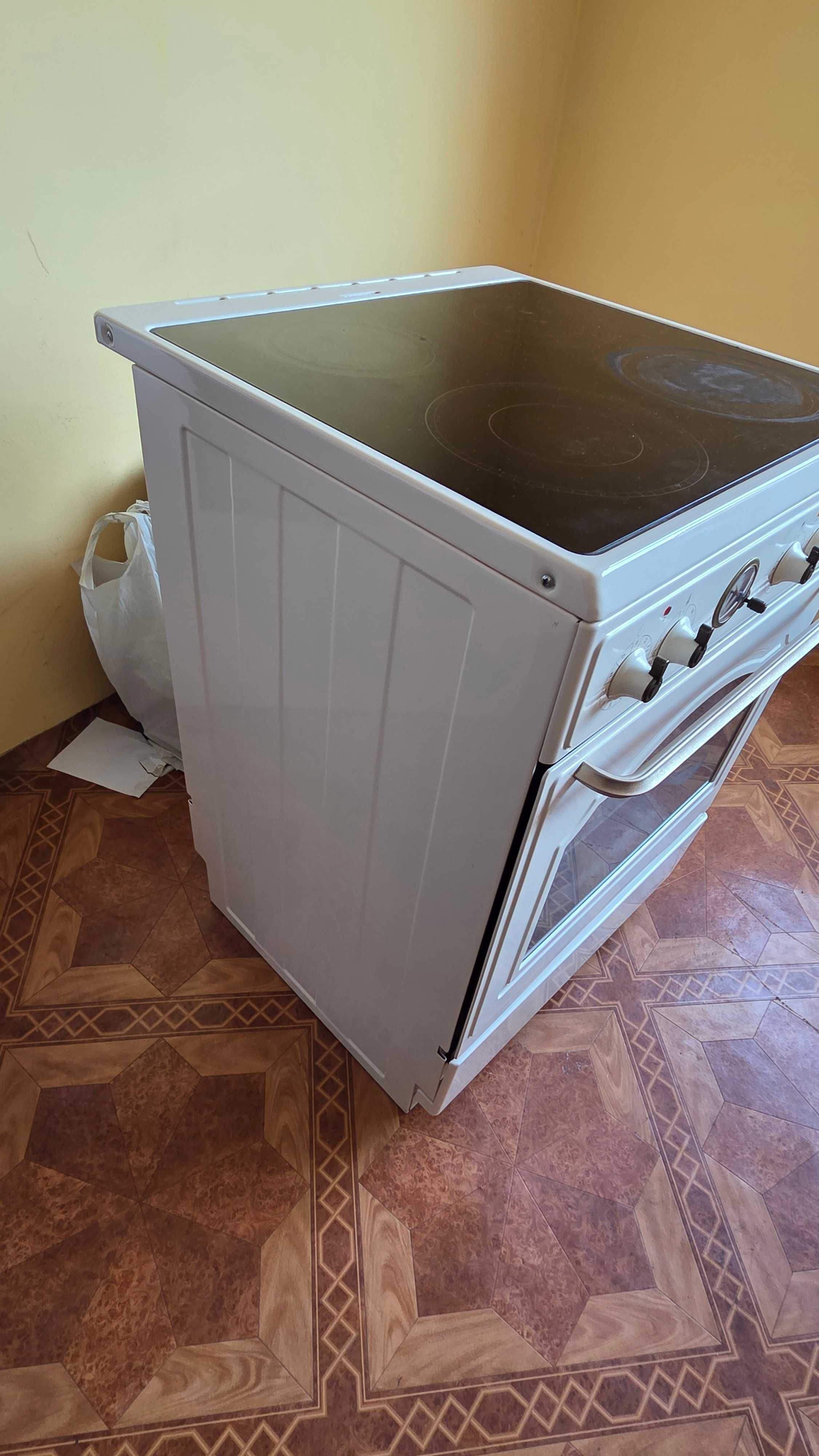 Готварска Печка Gorenje EC67CLI  със стъкло керамичен плот.