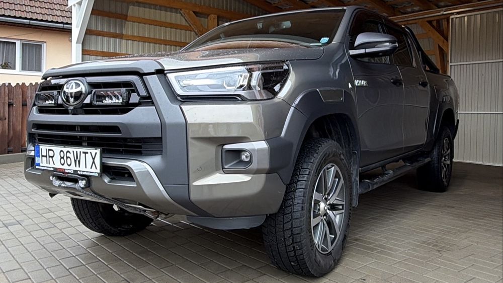 Toyota hilux invincible