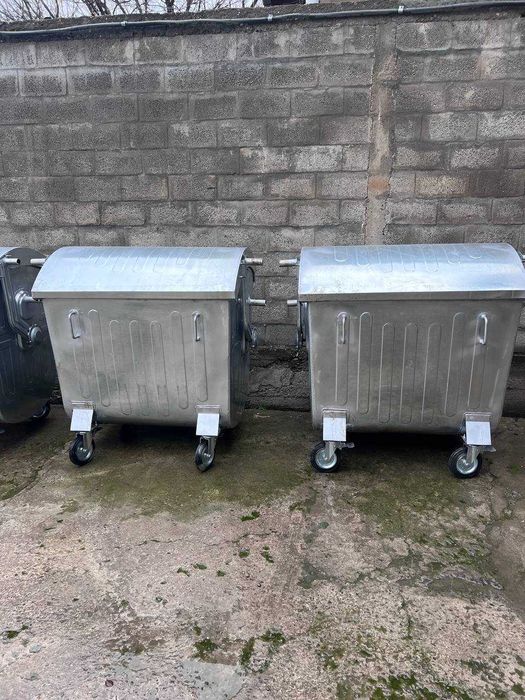 Мусорные урны и баки