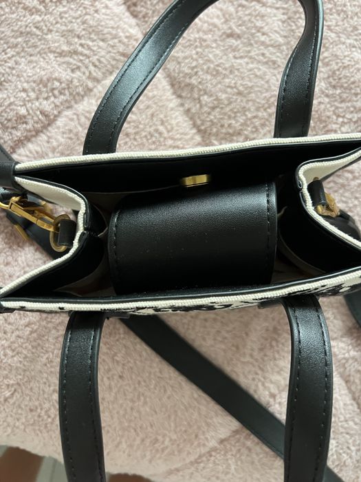 Дамска чанта Guess