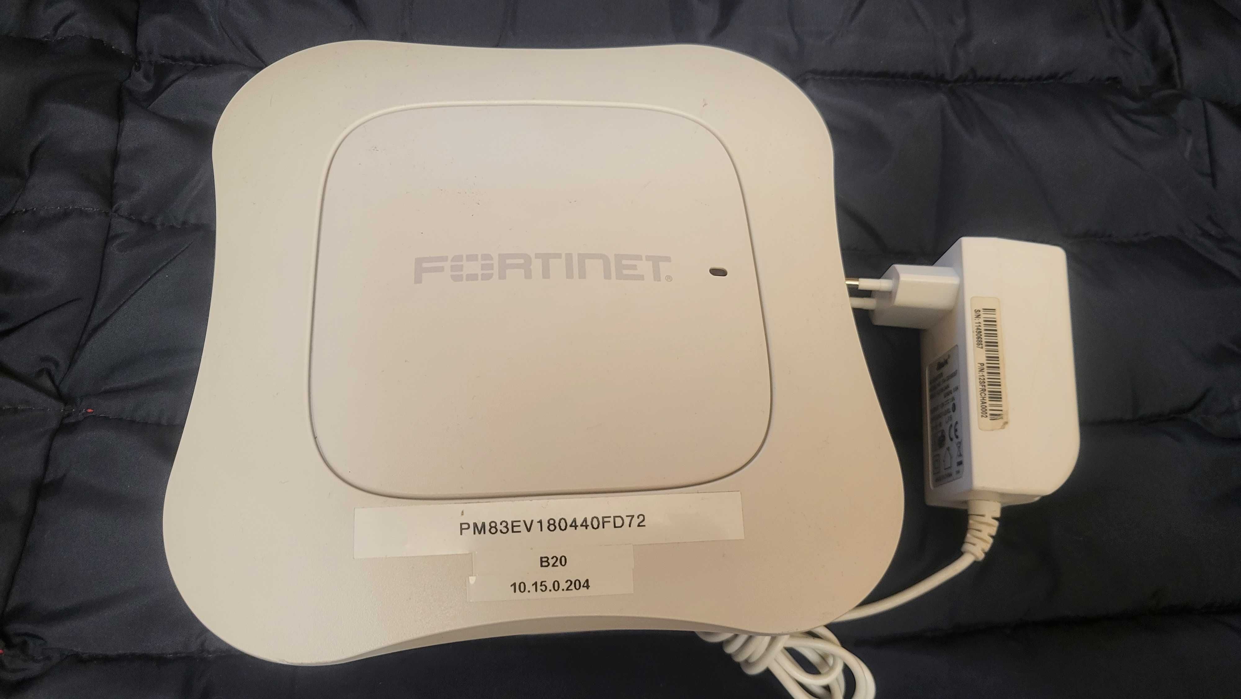 FORTINET Access Point Ap832e  se aprinde