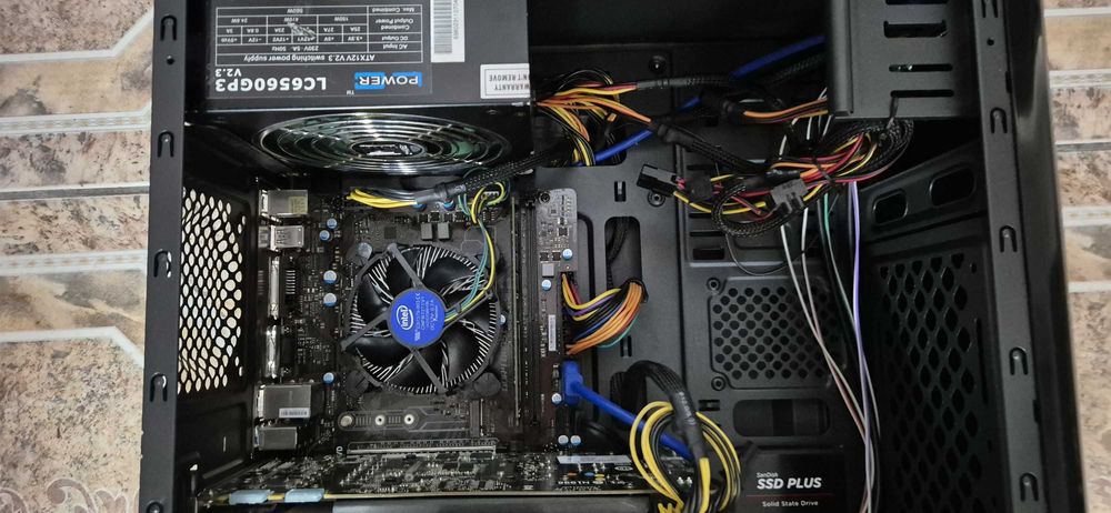 unitate PC i7 6700k 8gb ddr4 ssd120 GTX 660 Ti sursa prof 560W