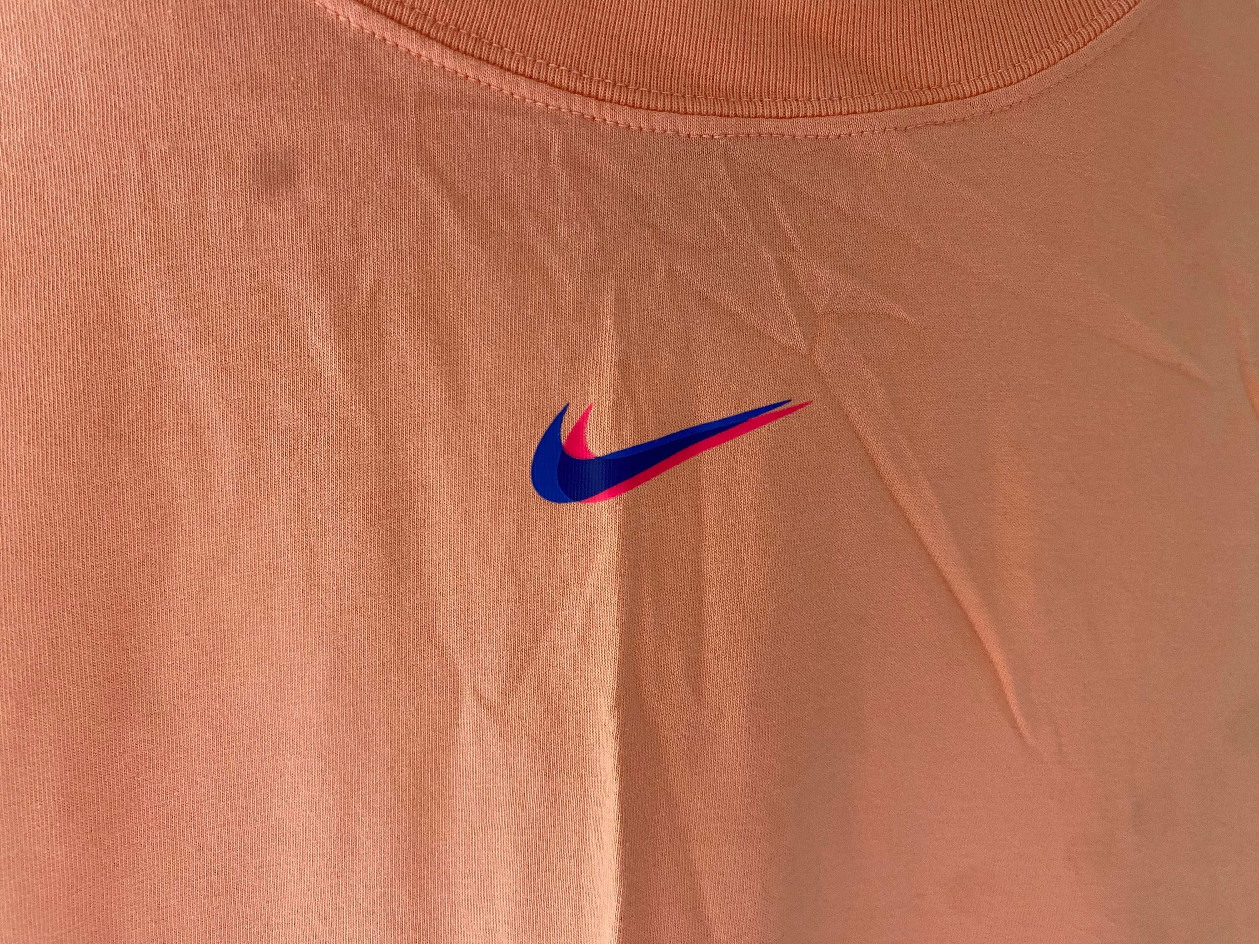 Къса рокля Nike с набор от едната страна