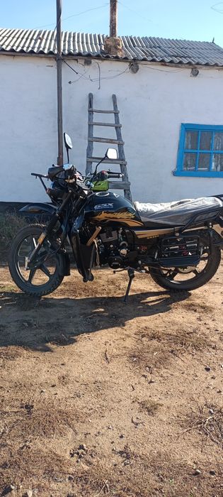 Мотоцикл  SUZUKI GSX200 черный