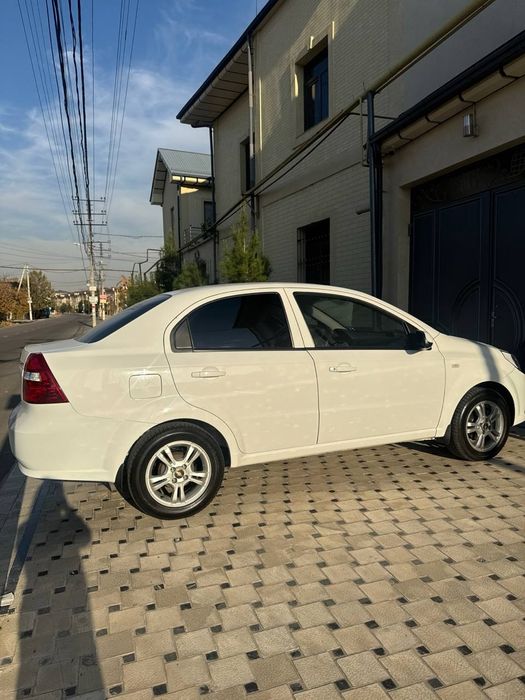 Продается а.м Нексия 3 автомат цвет белый