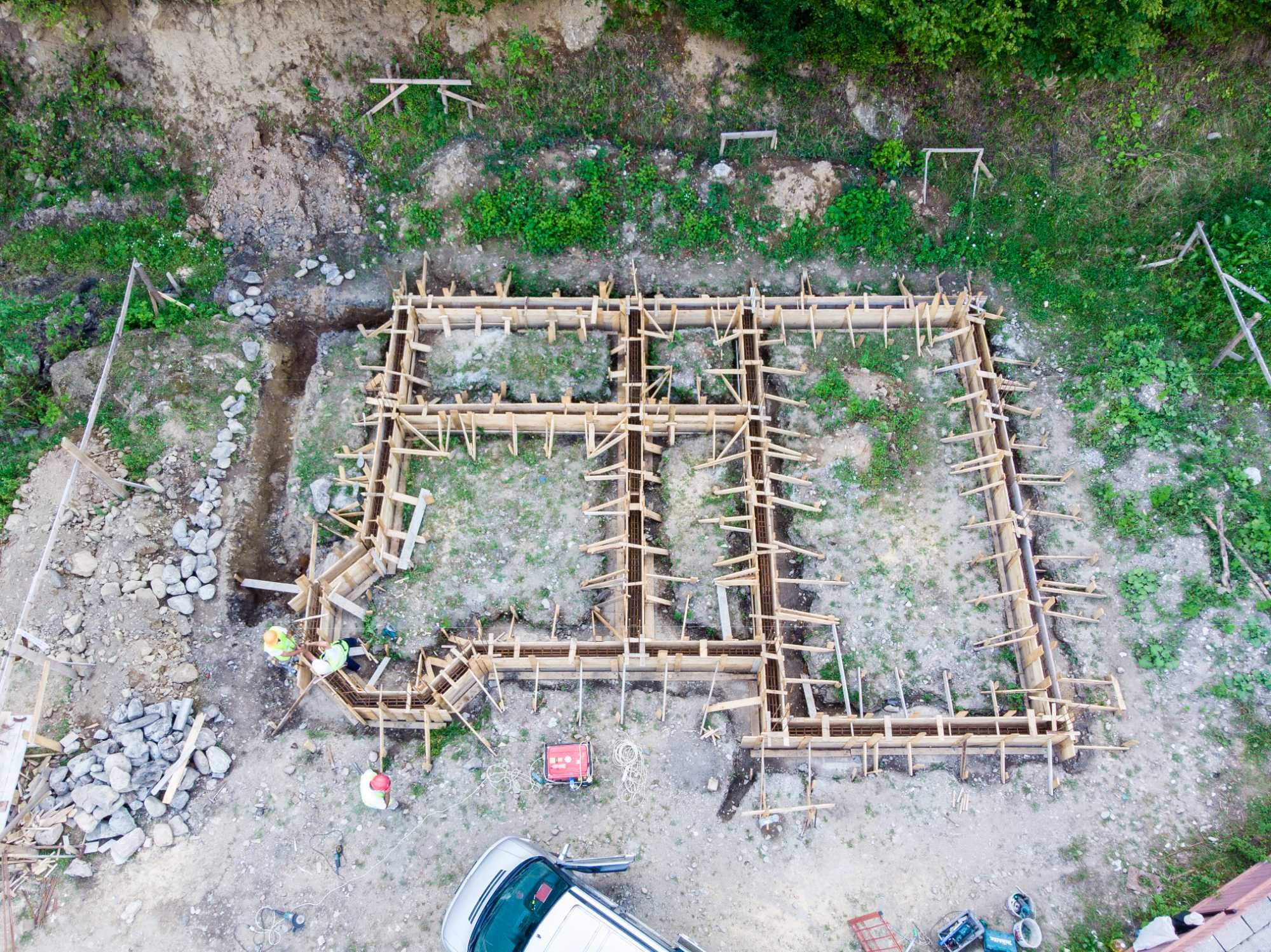 Executăm fundații case / Infrastructură construcții rezidențiale