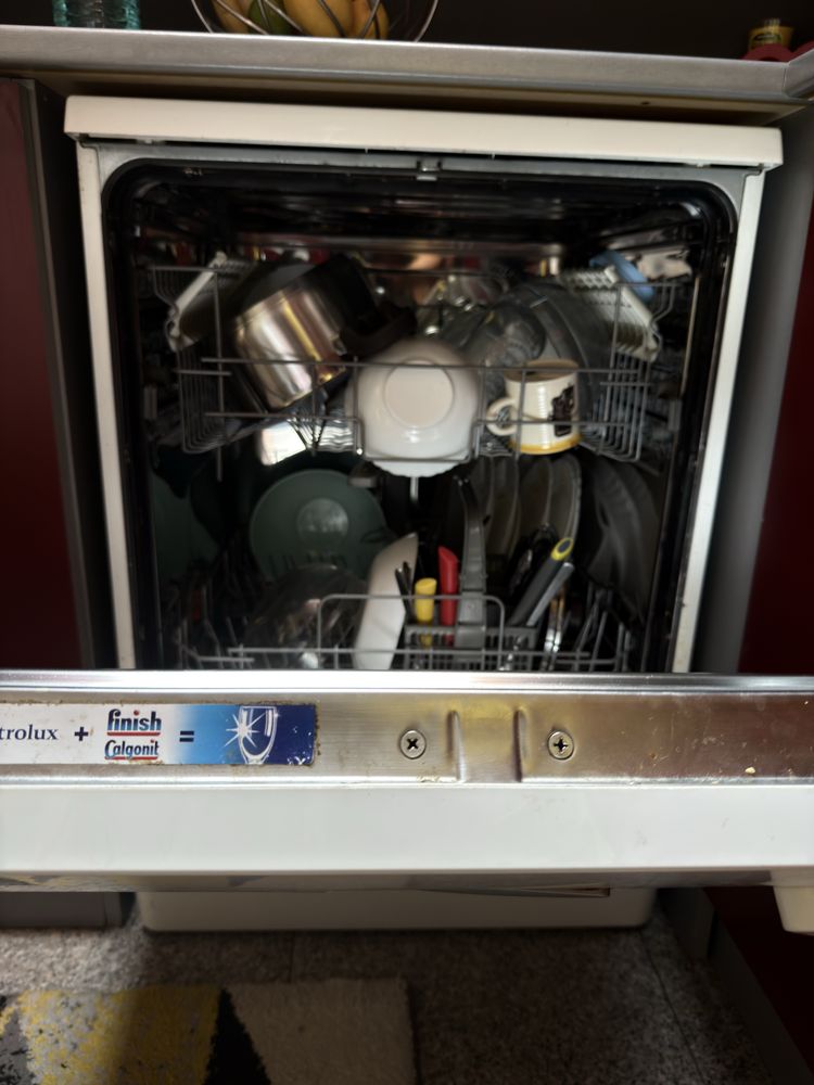 Прадава се съдомиялня Electrolux