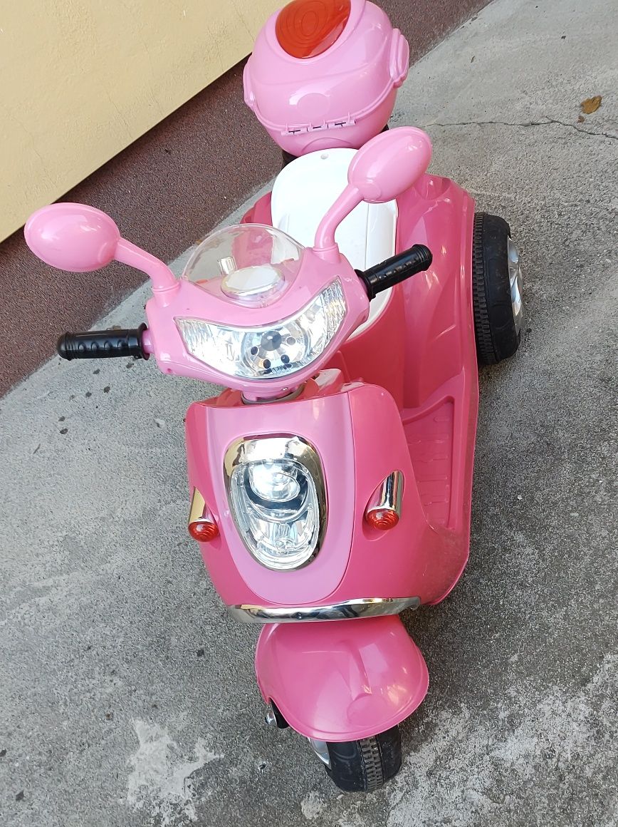 Scooter/mașină electrică vespa fetițe