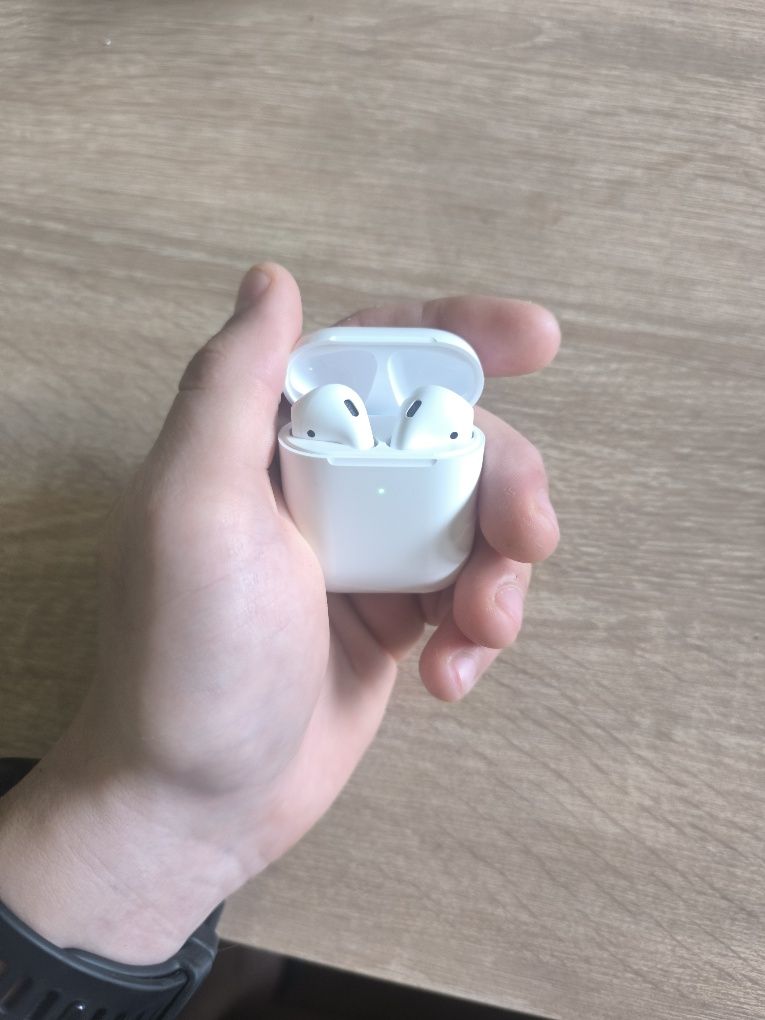 AirPods 2 с много добро качество за цената си.