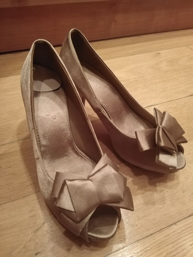 Sandale Camel din saten, toc de 9 cm, noi