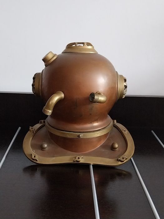 Cască scafandru, replică