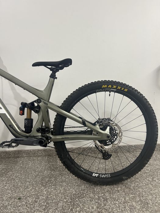 Bicicleta Pivot Firebird Carbon 29” 2024 1x12 SRAM GX AXS