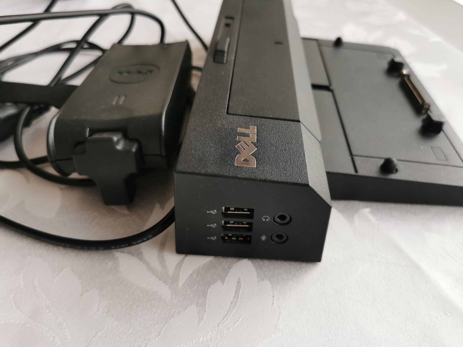 Продавам докинг станция Dell PR02X.
