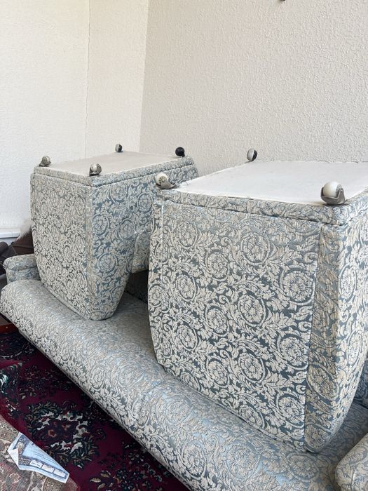 Материальное кресло