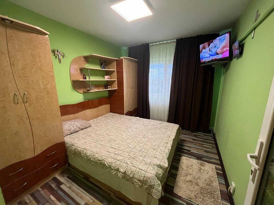 Inchiriez apartament cu 3 camere
