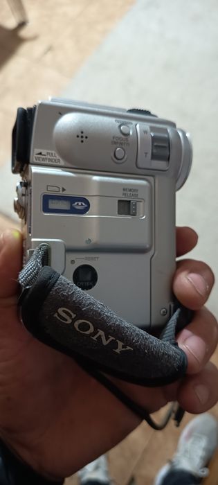 Aparate foto in stare de futionare la una nu am in carcator